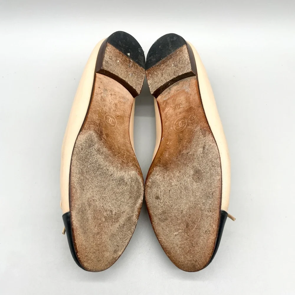 Chanel Womens 37.5 Ballet Flats Beige Black Leather CC Logo Two Tone Old Money